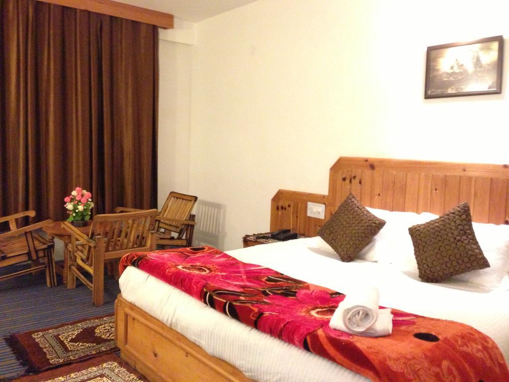 Akash Hills Hotel Manāli Eksteriør billede