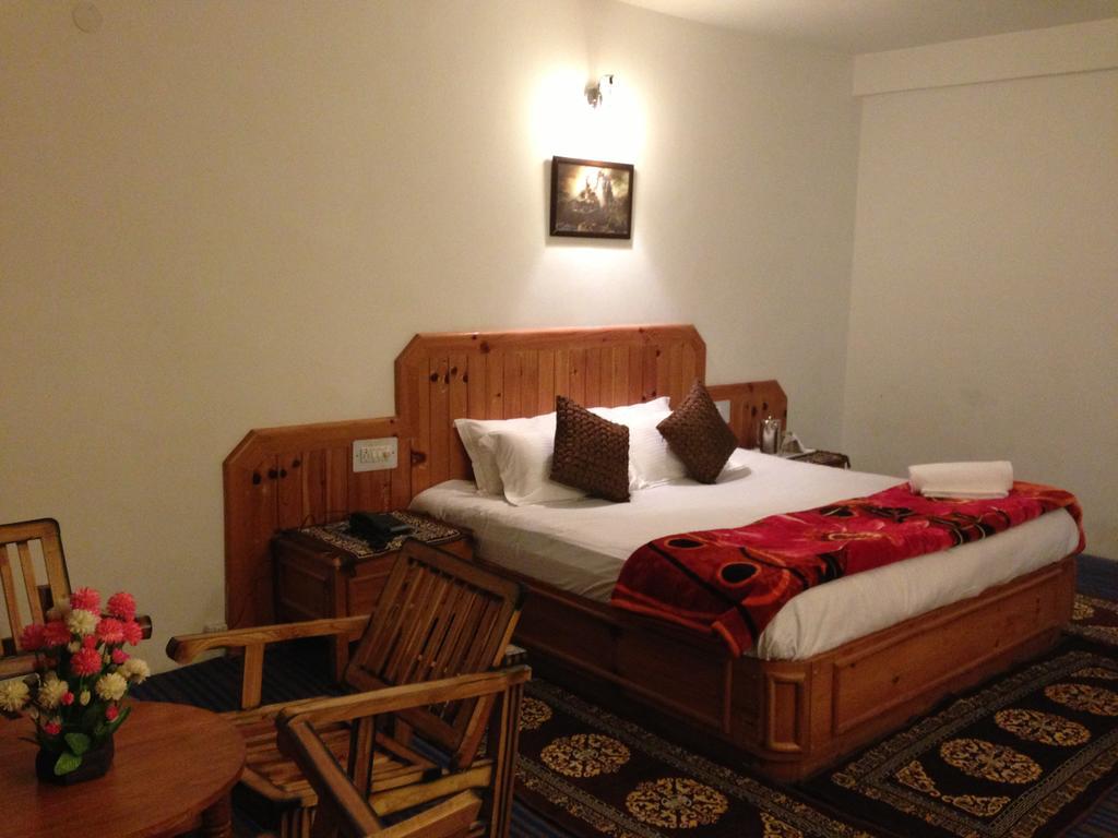 Akash Hills Hotel Manāli Eksteriør billede
