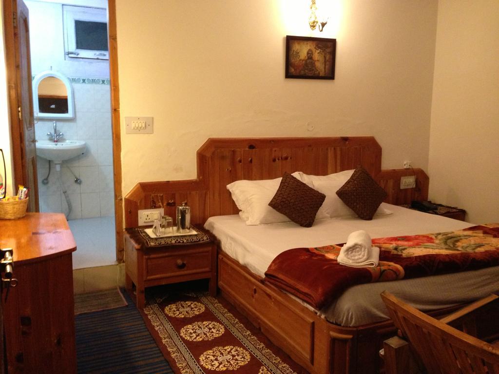 Akash Hills Hotel Manāli Eksteriør billede