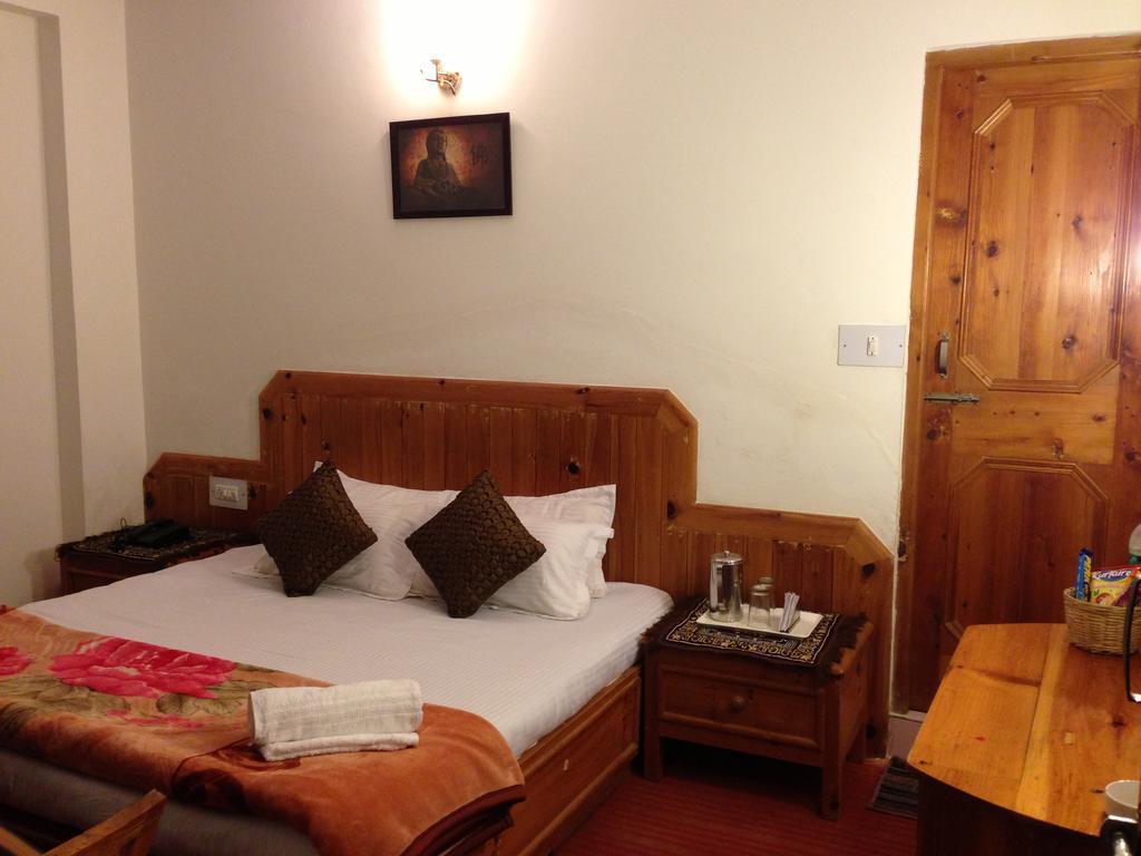 Akash Hills Hotel Manāli Eksteriør billede