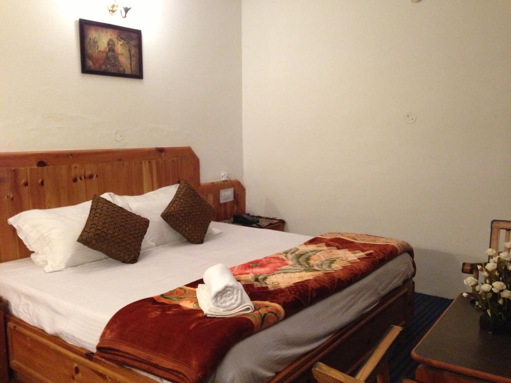 Akash Hills Hotel Manāli Eksteriør billede