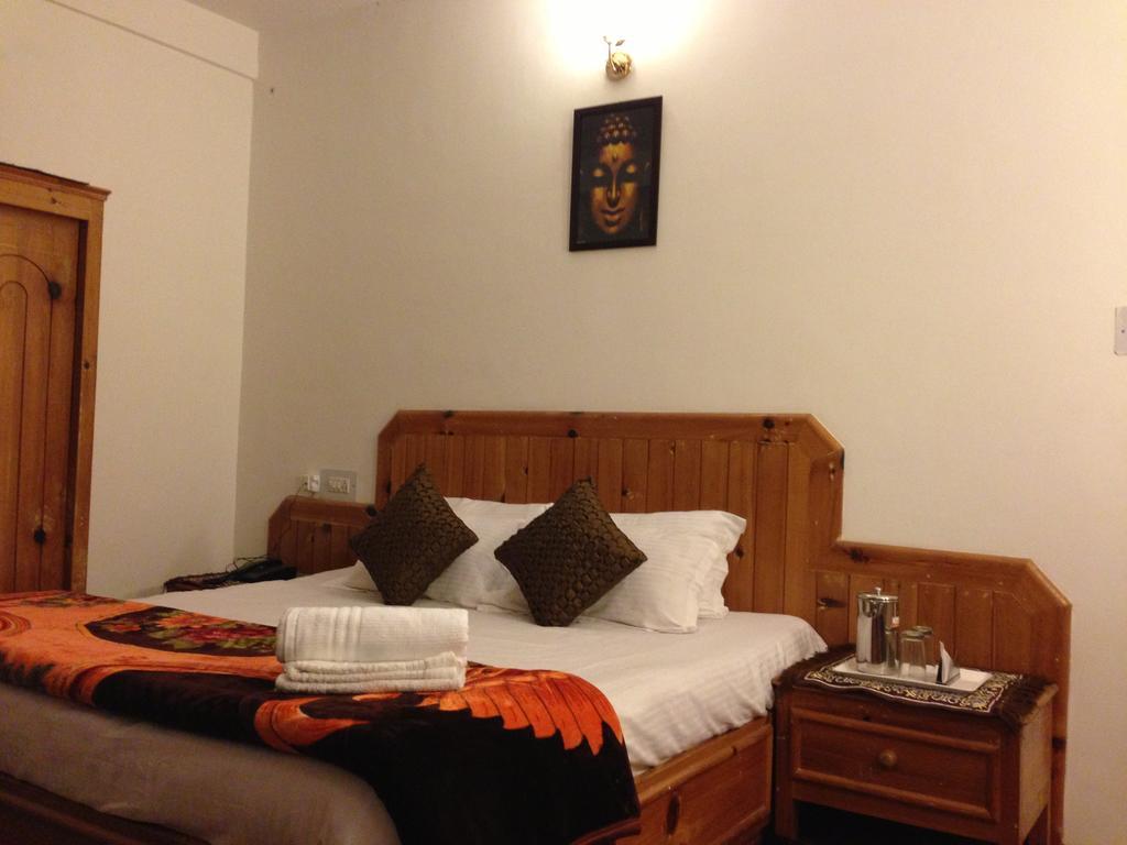 Akash Hills Hotel Manāli Eksteriør billede