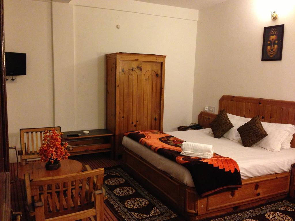 Akash Hills Hotel Manāli Eksteriør billede