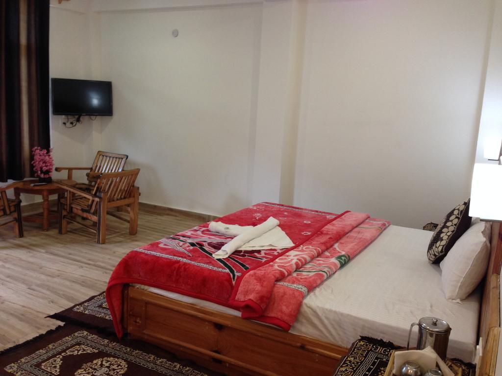 Akash Hills Hotel Manāli Eksteriør billede