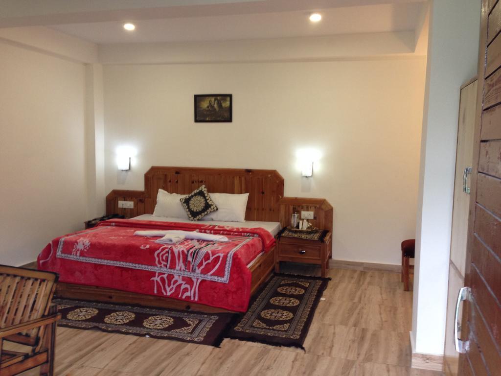 Akash Hills Hotel Manāli Eksteriør billede